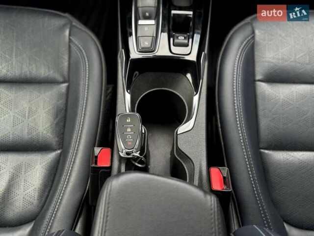 Белый Шевроле Bolt EV, объемом двигателя 0 л и пробегом 56 тыс. км за 21000 $, фото 46 на Automoto.ua