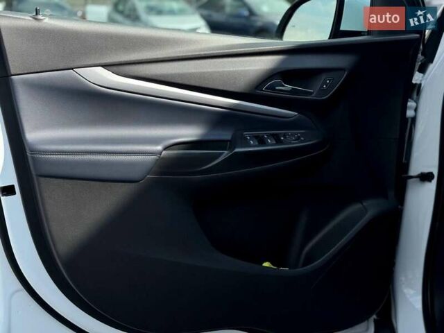 Белый Шевроле Bolt EV, объемом двигателя 0 л и пробегом 56 тыс. км за 21000 $, фото 24 на Automoto.ua