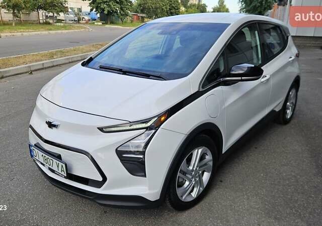 Белый Шевроле Bolt EV, объемом двигателя 0 л и пробегом 45 тыс. км за 16950 $, фото 3 на Automoto.ua