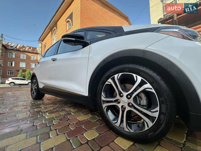 Белый Шевроле Bolt EV, объемом двигателя 0 л и пробегом 28 тыс. км за 18500 $, фото 23 на Automoto.ua