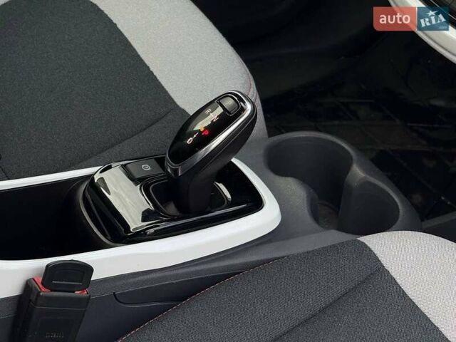 Белый Шевроле Bolt EV, объемом двигателя 0 л и пробегом 111 тыс. км за 15500 $, фото 14 на Automoto.ua