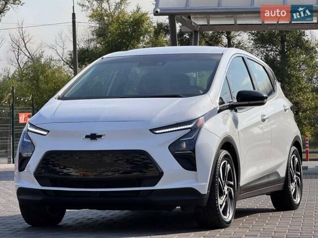 Белый Шевроле Bolt EV, объемом двигателя 0 л и пробегом 45 тыс. км за 18100 $, фото 3 на Automoto.ua