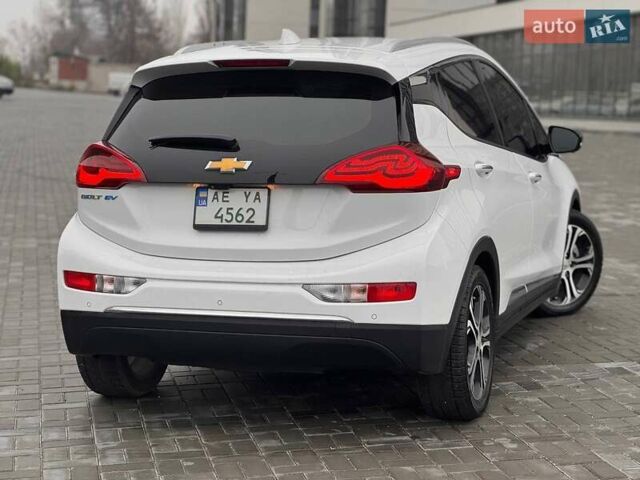 Белый Шевроле Bolt EV, объемом двигателя 0 л и пробегом 42 тыс. км за 17900 $, фото 5 на Automoto.ua