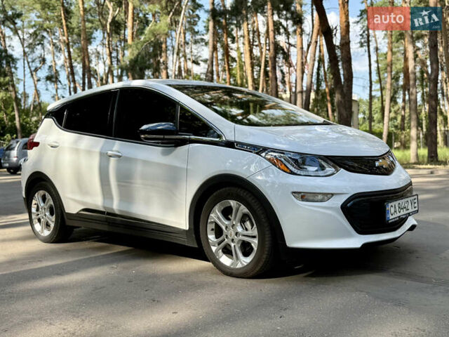 Белый Шевроле Bolt EV, объемом двигателя 0 л и пробегом 69 тыс. км за 14950 $, фото 5 на Automoto.ua