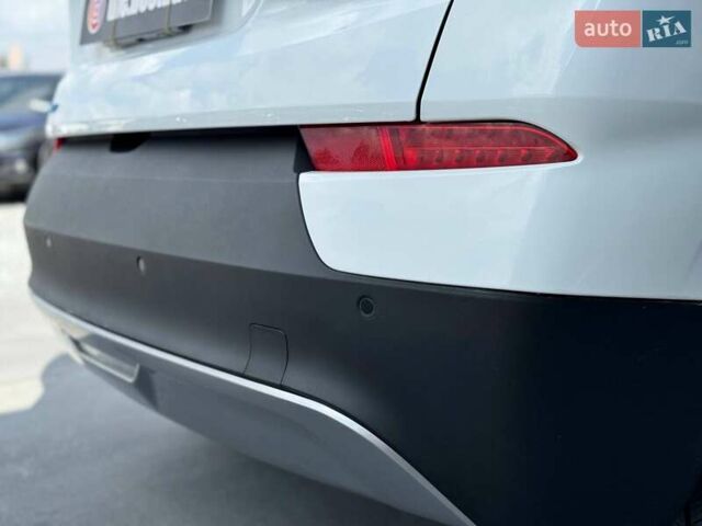 Белый Шевроле Bolt EV, объемом двигателя 0 л и пробегом 56 тыс. км за 21000 $, фото 19 на Automoto.ua