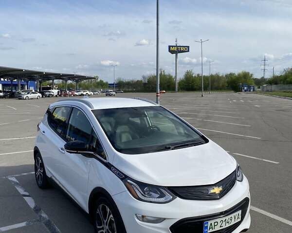 Белый Шевроле Bolt EV, объемом двигателя 0 л и пробегом 100 тыс. км за 12800 $, фото 7 на Automoto.ua