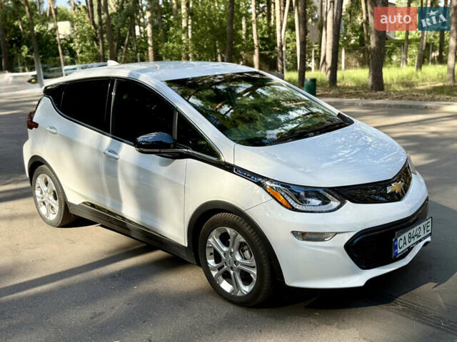 Белый Шевроле Bolt EV, объемом двигателя 0 л и пробегом 68 тыс. км за 14800 $, фото 5 на Automoto.ua