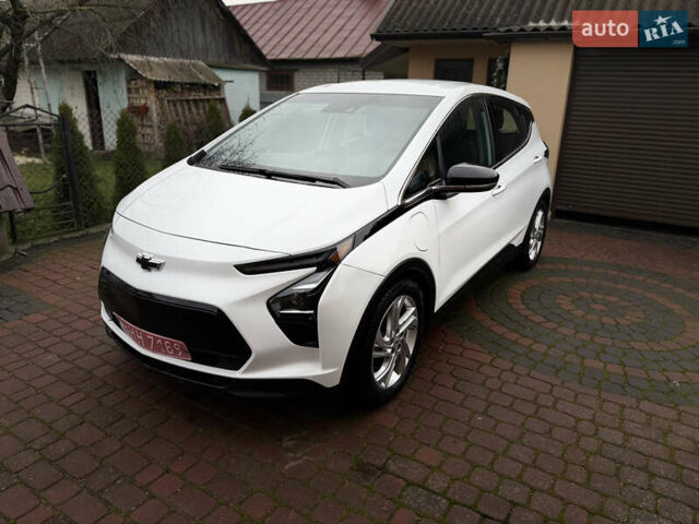 Белый Шевроле Bolt EV, объемом двигателя 0 л и пробегом 63 тыс. км за 16500 $, фото 3 на Automoto.ua