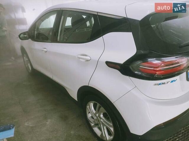 Белый Шевроле Bolt EV, объемом двигателя 0 л и пробегом 82 тыс. км за 17500 $, фото 14 на Automoto.ua