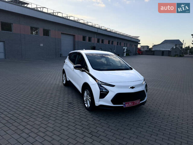 Белый Шевроле Bolt EV, объемом двигателя 0 л и пробегом 59 тыс. км за 17000 $, фото 1 на Automoto.ua