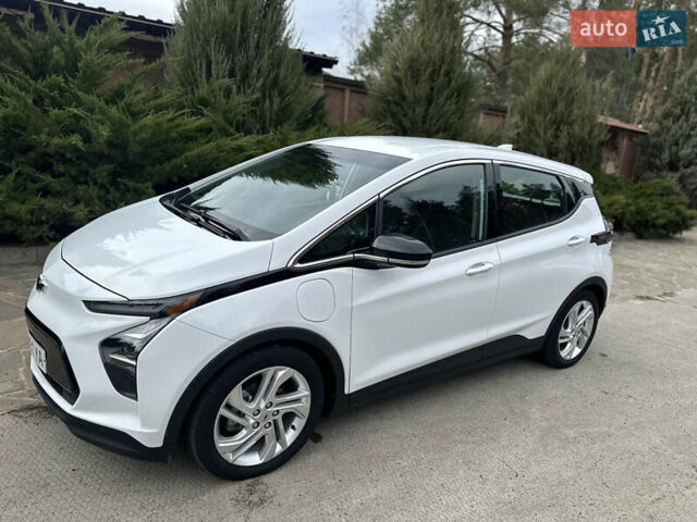 Белый Шевроле Bolt EV, объемом двигателя 0 л и пробегом 22 тыс. км за 17500 $, фото 3 на Automoto.ua
