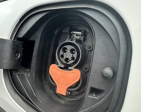 Белый Шевроле Bolt EV, объемом двигателя 0 л и пробегом 41 тыс. км за 16999 $, фото 22 на Automoto.ua