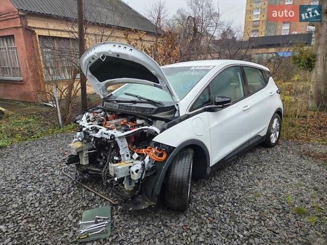 Белый Шевроле Bolt EV, объемом двигателя 0 л и пробегом 84 тыс. км за 10000 $, фото 4 на Automoto.ua