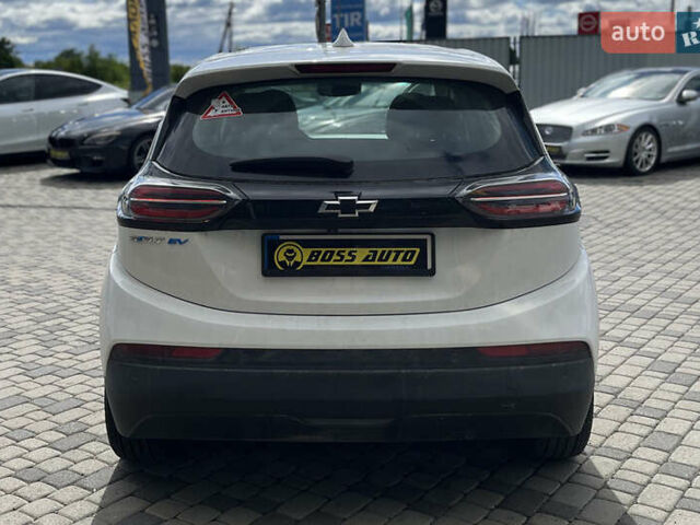 Белый Шевроле Bolt EV, объемом двигателя 0 л и пробегом 34 тыс. км за 18999 $, фото 5 на Automoto.ua