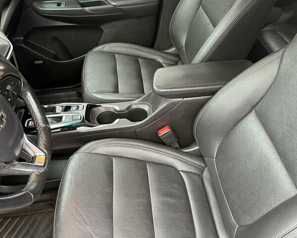 Белый Шевроле Bolt EV, объемом двигателя 0 л и пробегом 85 тыс. км за 17300 $, фото 19 на Automoto.ua