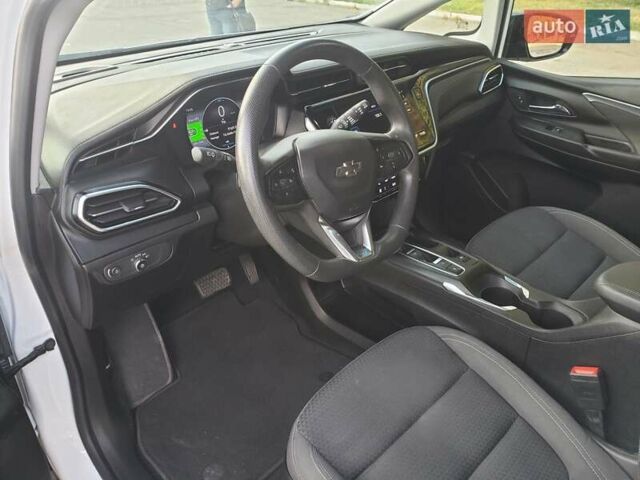 Білий Шевроле Bolt EV, об'ємом двигуна 0 л та пробігом 9 тис. км за 21000 $, фото 4 на Automoto.ua