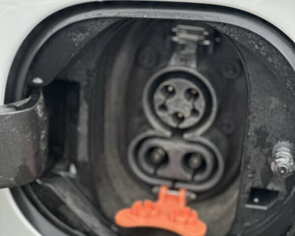 Белый Шевроле Bolt EV, объемом двигателя 0 л и пробегом 38 тыс. км за 18500 $, фото 51 на Automoto.ua