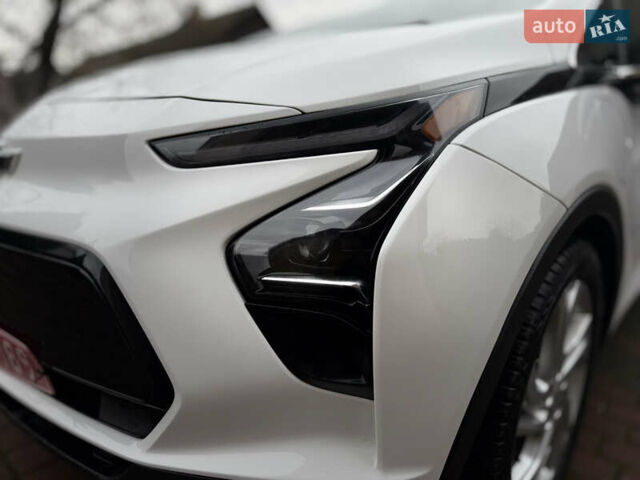 Белый Шевроле Bolt EV, объемом двигателя 0 л и пробегом 63 тыс. км за 16500 $, фото 9 на Automoto.ua