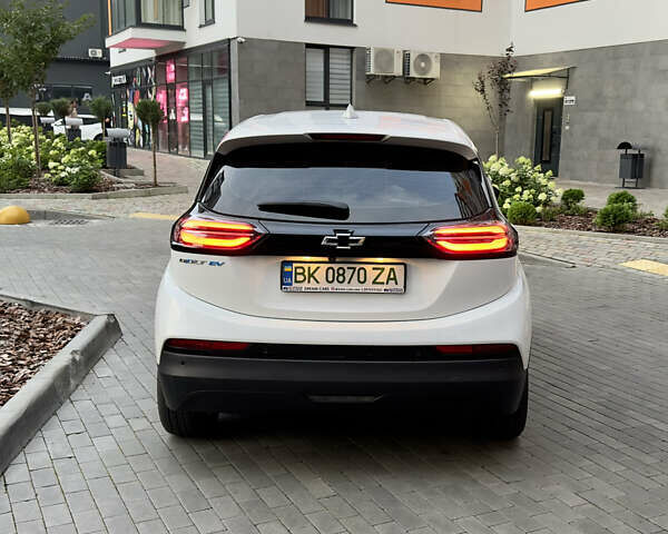 Белый Шевроле Bolt EV, объемом двигателя 0 л и пробегом 24 тыс. км за 18800 $, фото 6 на Automoto.ua