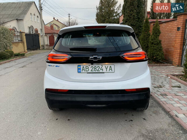 Белый Шевроле Bolt EV, объемом двигателя 0 л и пробегом 30 тыс. км за 17150 $, фото 4 на Automoto.ua