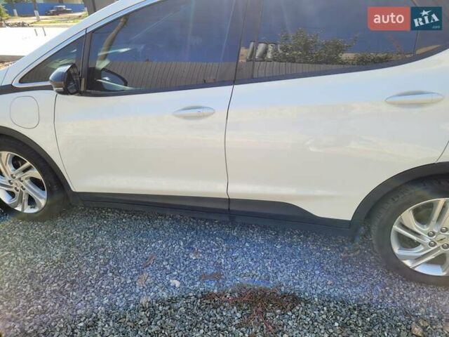 Белый Шевроле Bolt EV, объемом двигателя 0 л и пробегом 48 тыс. км за 20850 $, фото 3 на Automoto.ua