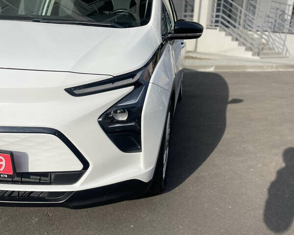 Білий Шевроле Bolt EV, об'ємом двигуна 0 л та пробігом 130 тис. км за 15850 $, фото 8 на Automoto.ua