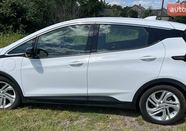Белый Шевроле Bolt EV, объемом двигателя 0 л и пробегом 61 тыс. км за 14900 $, фото 2 на Automoto.ua
