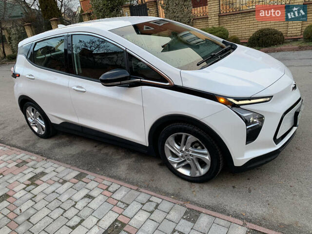 Белый Шевроле Bolt EV, объемом двигателя 0 л и пробегом 30 тыс. км за 17150 $, фото 6 на Automoto.ua