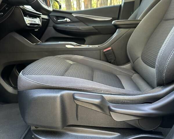 Білий Шевроле Bolt EV, об'ємом двигуна 0 л та пробігом 41 тис. км за 18600 $, фото 15 на Automoto.ua