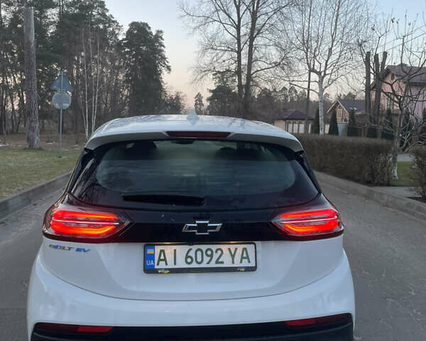 Белый Шевроле Bolt EV, объемом двигателя 0 л и пробегом 17 тыс. км за 19600 $, фото 8 на Automoto.ua