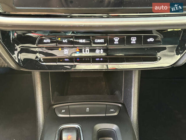 Белый Шевроле Bolt EV, объемом двигателя 0 л и пробегом 63 тыс. км за 16900 $, фото 16 на Automoto.ua