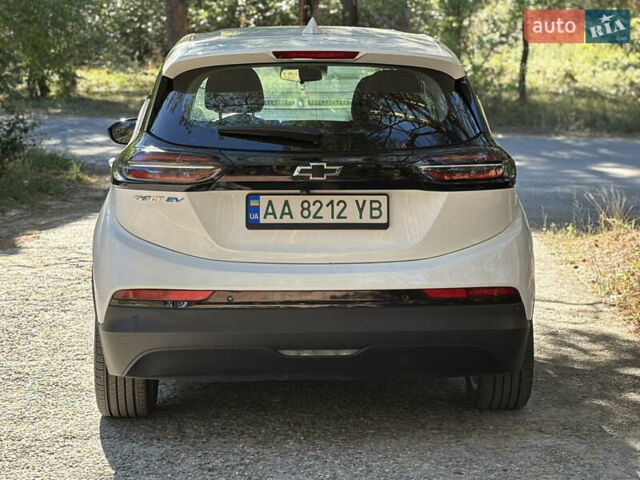 Белый Шевроле Bolt EV, объемом двигателя 0 л и пробегом 63 тыс. км за 16900 $, фото 5 на Automoto.ua