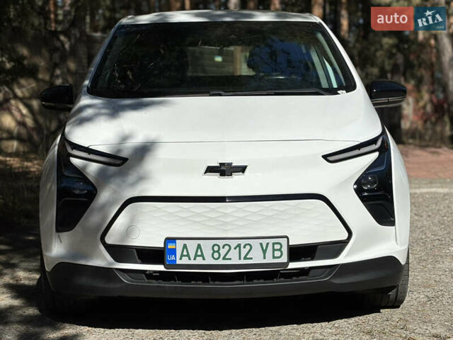 Белый Шевроле Bolt EV, объемом двигателя 0 л и пробегом 63 тыс. км за 16900 $, фото 1 на Automoto.ua