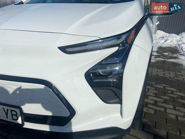 Белый Шевроле Bolt EV, объемом двигателя 0 л и пробегом 62 тыс. км за 17990 $, фото 15 на Automoto.ua