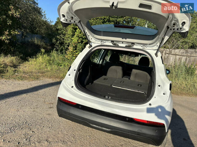 Белый Шевроле Bolt EV, объемом двигателя 0 л и пробегом 28 тыс. км за 18400 $, фото 6 на Automoto.ua