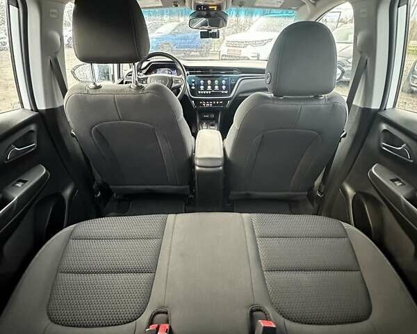 Белый Шевроле Bolt EV, объемом двигателя 0 л и пробегом 41 тыс. км за 16999 $, фото 32 на Automoto.ua