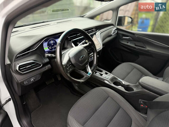 Белый Шевроле Bolt EV, объемом двигателя 0 л и пробегом 63 тыс. км за 16500 $, фото 17 на Automoto.ua