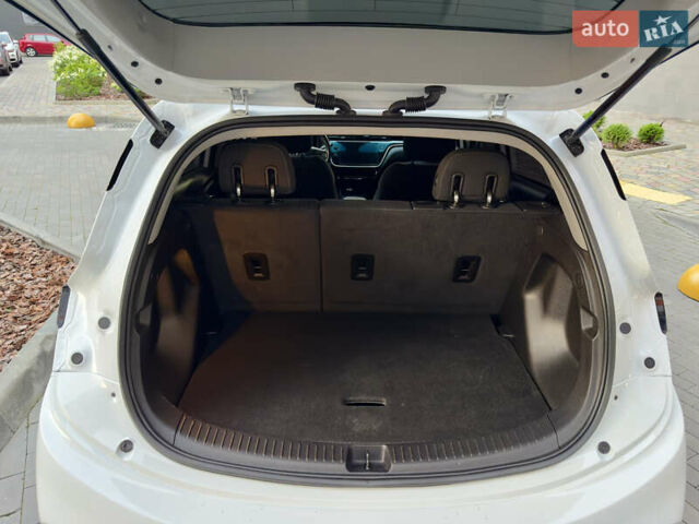 Белый Шевроле Bolt EV, объемом двигателя 0 л и пробегом 24 тыс. км за 18800 $, фото 19 на Automoto.ua