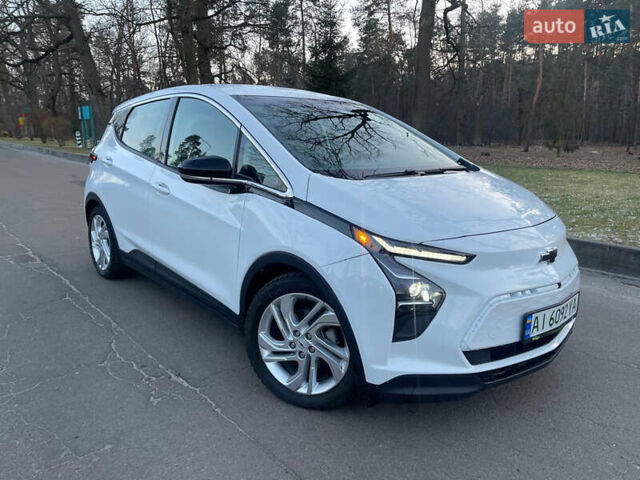 Белый Шевроле Bolt EV, объемом двигателя 0 л и пробегом 30 тыс. км за 18300 $, фото 4 на Automoto.ua