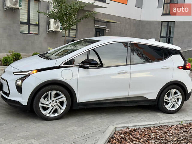 Белый Шевроле Bolt EV, объемом двигателя 0 л и пробегом 24 тыс. км за 18800 $, фото 2 на Automoto.ua