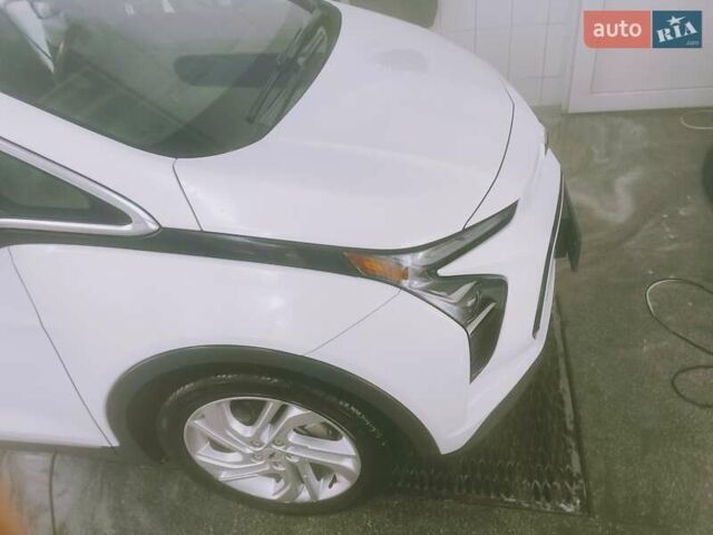 Белый Шевроле Bolt EV, объемом двигателя 0 л и пробегом 82 тыс. км за 17500 $, фото 12 на Automoto.ua