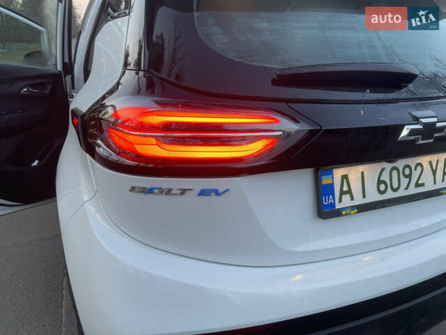 Белый Шевроле Bolt EV, объемом двигателя 0 л и пробегом 17 тыс. км за 19600 $, фото 7 на Automoto.ua
