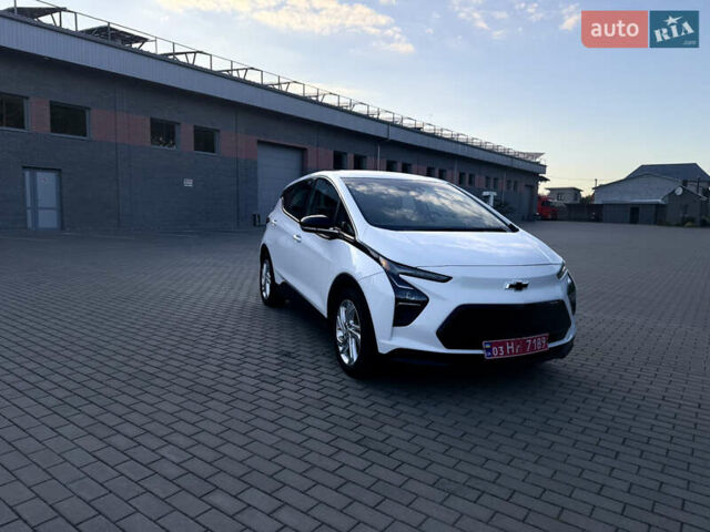 Белый Шевроле Bolt EV, объемом двигателя 0 л и пробегом 59 тыс. км за 17000 $, фото 2 на Automoto.ua