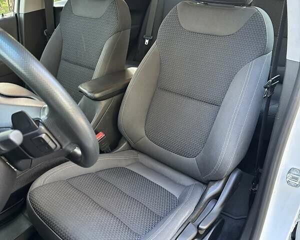 Білий Шевроле Bolt EV, об'ємом двигуна 0 л та пробігом 41 тис. км за 18600 $, фото 20 на Automoto.ua