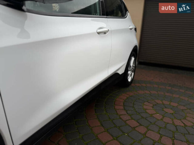 Белый Шевроле Bolt EV, объемом двигателя 0 л и пробегом 63 тыс. км за 16500 $, фото 8 на Automoto.ua