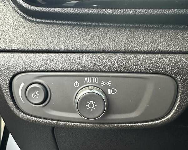 Белый Шевроле Bolt EV, объемом двигателя 0 л и пробегом 41 тыс. км за 16999 $, фото 34 на Automoto.ua