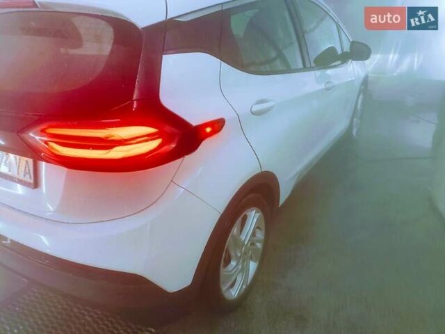 Белый Шевроле Bolt EV, объемом двигателя 0 л и пробегом 82 тыс. км за 17500 $, фото 3 на Automoto.ua