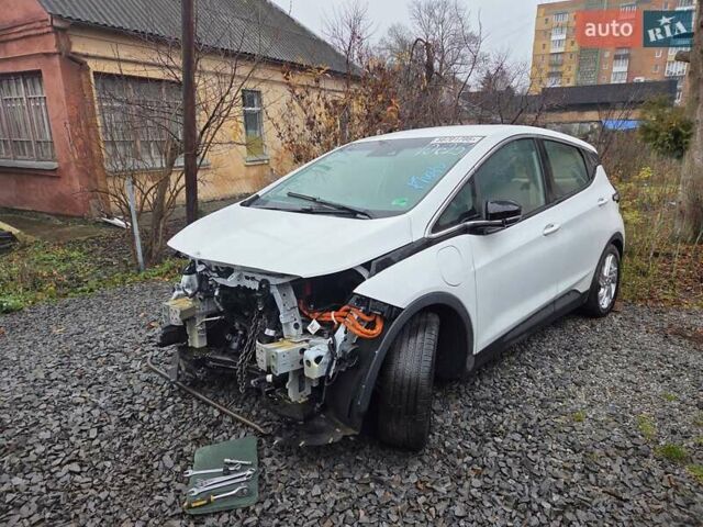 Белый Шевроле Bolt EV, объемом двигателя 0 л и пробегом 84 тыс. км за 10000 $, фото 3 на Automoto.ua
