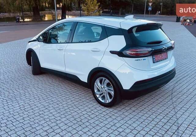Белый Шевроле Bolt EV, объемом двигателя 0 л и пробегом 36 тыс. км за 17300 $, фото 4 на Automoto.ua