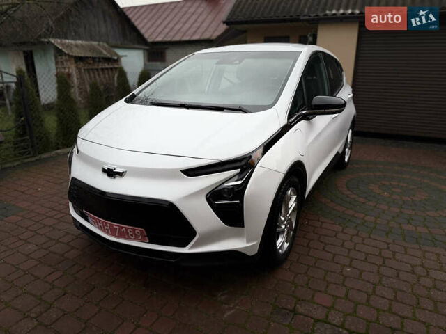 Белый Шевроле Bolt EV, объемом двигателя 0 л и пробегом 63 тыс. км за 16500 $, фото 2 на Automoto.ua